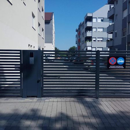 Apartment Cherry Gold ズレニャニン エクステリア 写真