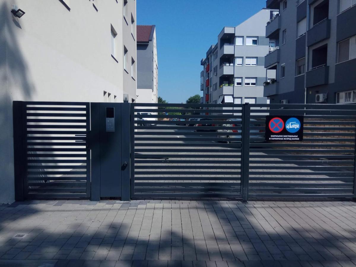 Apartment Cherry Gold ズレニャニン エクステリア 写真